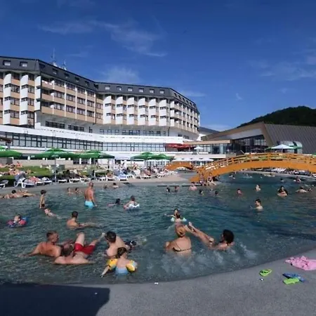 Porodicni Apartman 公寓